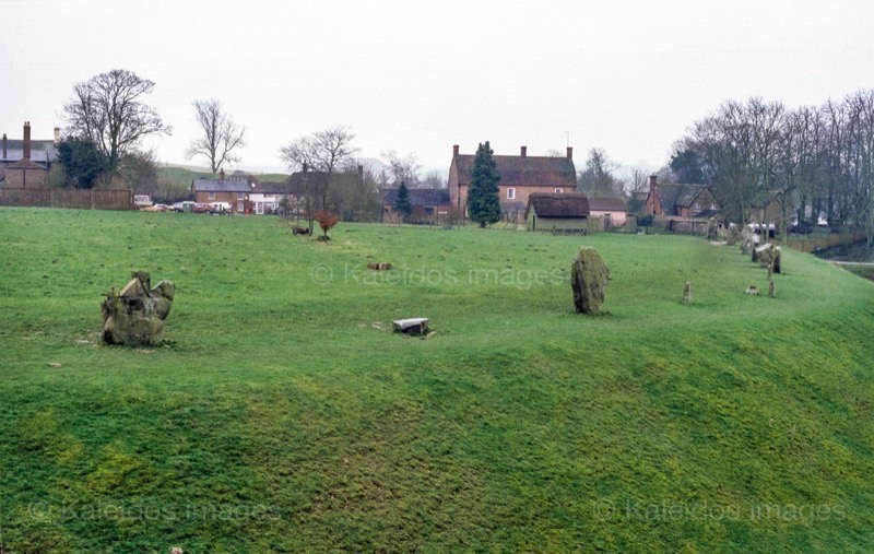 Avebury, stone circle, henge, megalith, Neolithic, UNESCO World Heritage Site, Wiltshire, England, prehistoric monument, sarsen stone, archaeology, Stonehenge, Early Bronze Age, ceremonial site, ritual landscape, Alexander Keiller, National Trust, ancient monument, archaeological site, Neolithic Britain, sacred landscape, prehistoric astronomy, ancient Britain, heritage site, Kaleidos, Kaleidos images, La parole à l'image, Tarek Charara